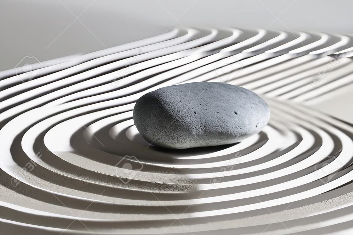 Япония Zen Garden в песке с камня
