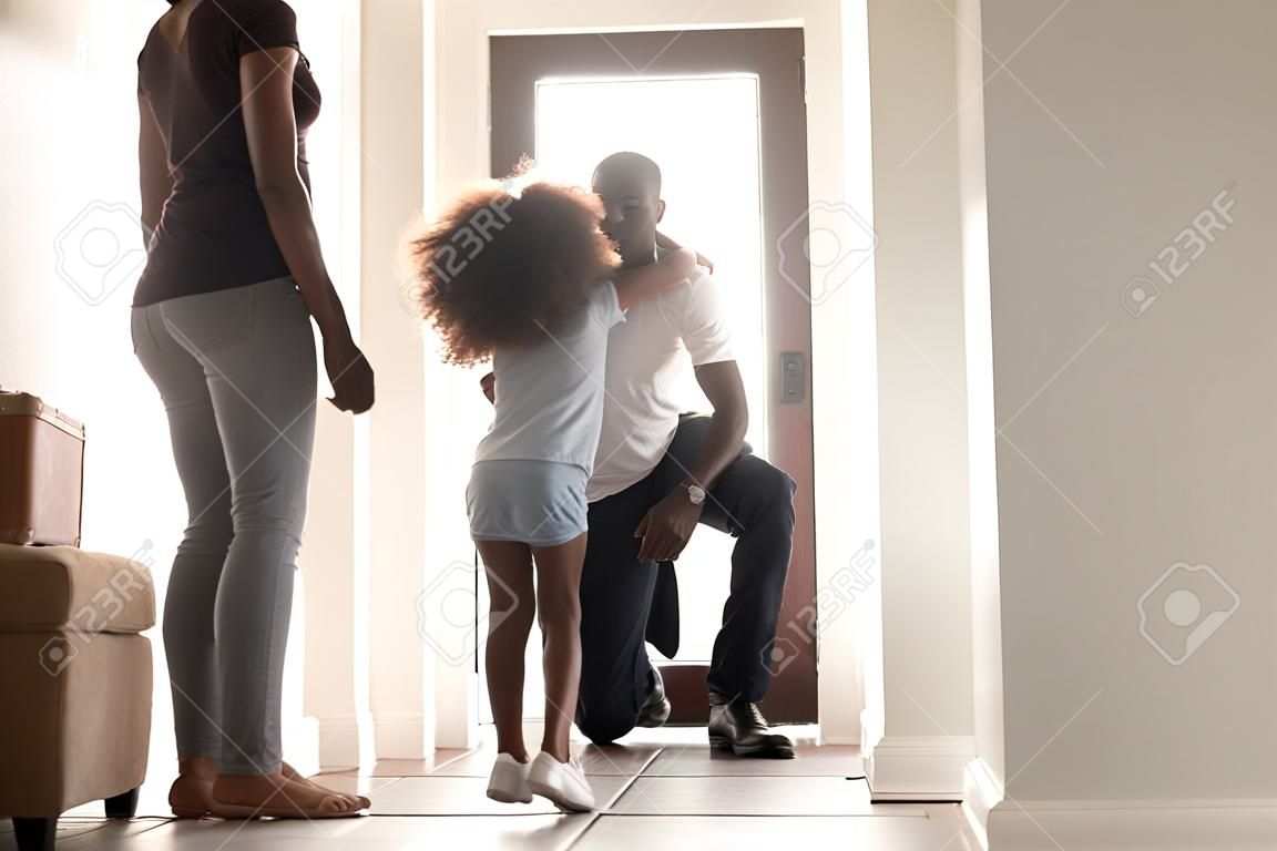 Happy Kid Daughter Excited To Meet African American Dad Arriving Coming  Home After Business Trip With Suitcase, Father Hugging Child In House  Hallway, Welcome Back Daddy Black Family Reunion Concept Фотография,  картинки,