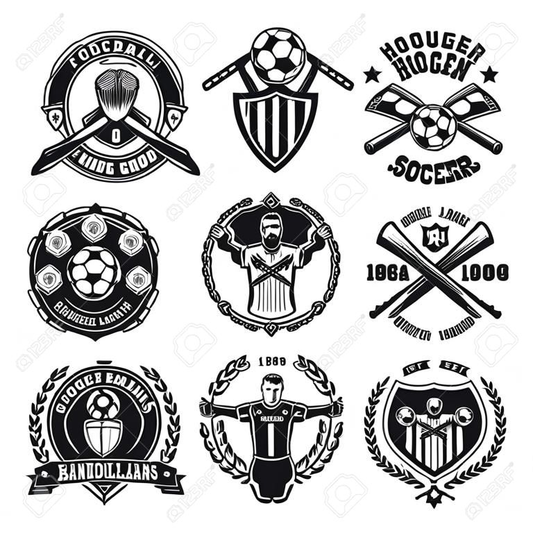 白い背景に隔離されたヴィンテージモノクロスタイルの9つのベクトルサッカーやサッカーフーリガンと盗賊のエンブレム、バッジ、ラベルやロゴのセット