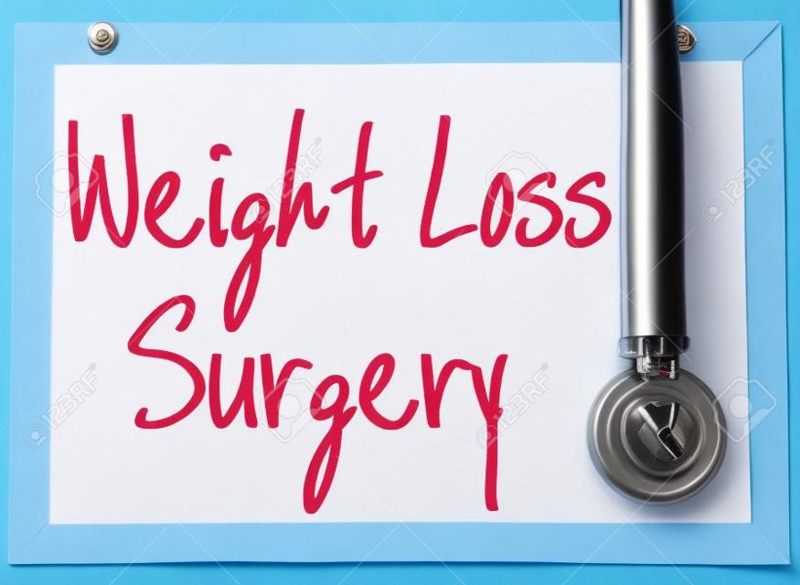 Gewichtsverlust Chirurgie Text auf Papier schreiben