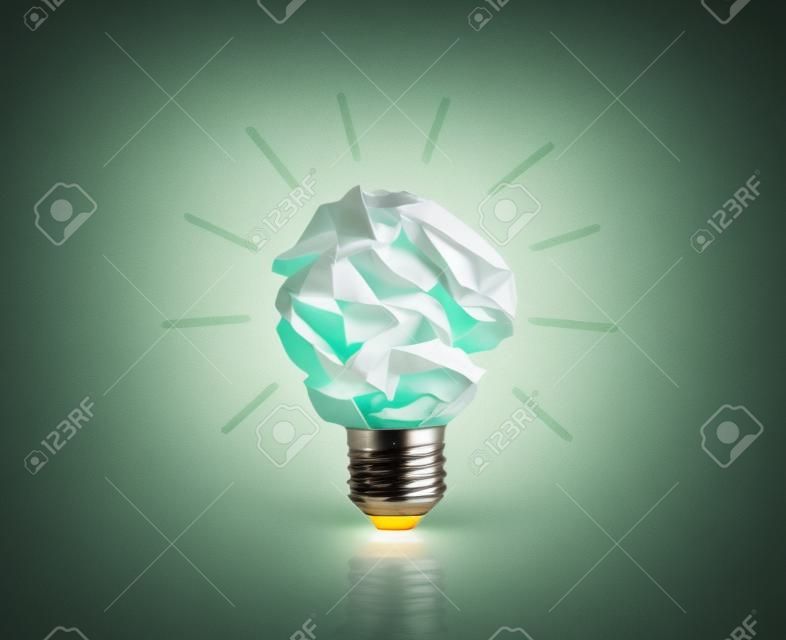 Inspiração conceito amassado papel lâmpada metáfora para boa ideia
