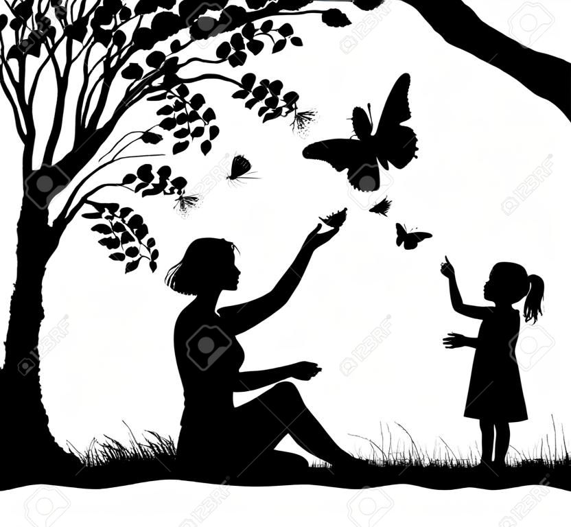 sylwetka matki i córki, młoda kobieta siedzi pod drzewem, a dziewczynka próbuje złapać motyla, rodzinna scena w upalny letni dzień, letnie wspomnienia, czarno-białe,