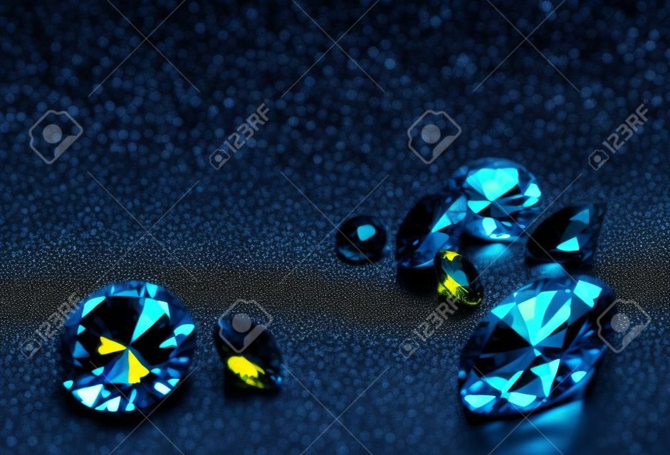 黑色背景上的鑽石，藍色和黃色小鑽石