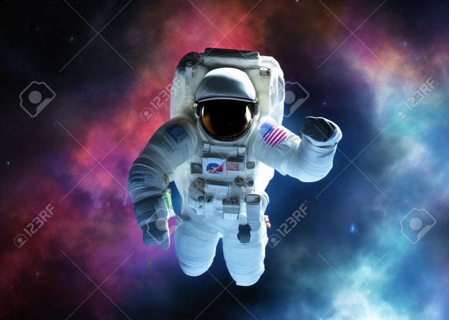 Kleurrijke opname die NASA\'s astronaut in de open ruimte laat zien.