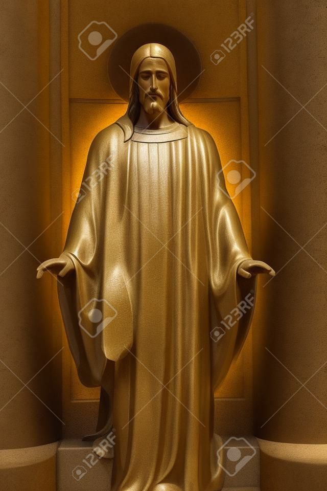 Иисус статуя