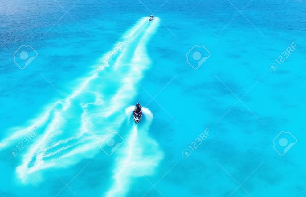 Luftbild Jet Ski Indischer Ozean Malediven Inselreise Urlaubskonzept.