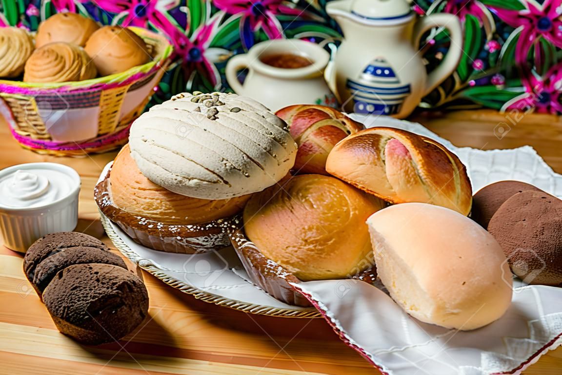 Słodki chleb różnych tradycyjnych meksykańskich piekarni