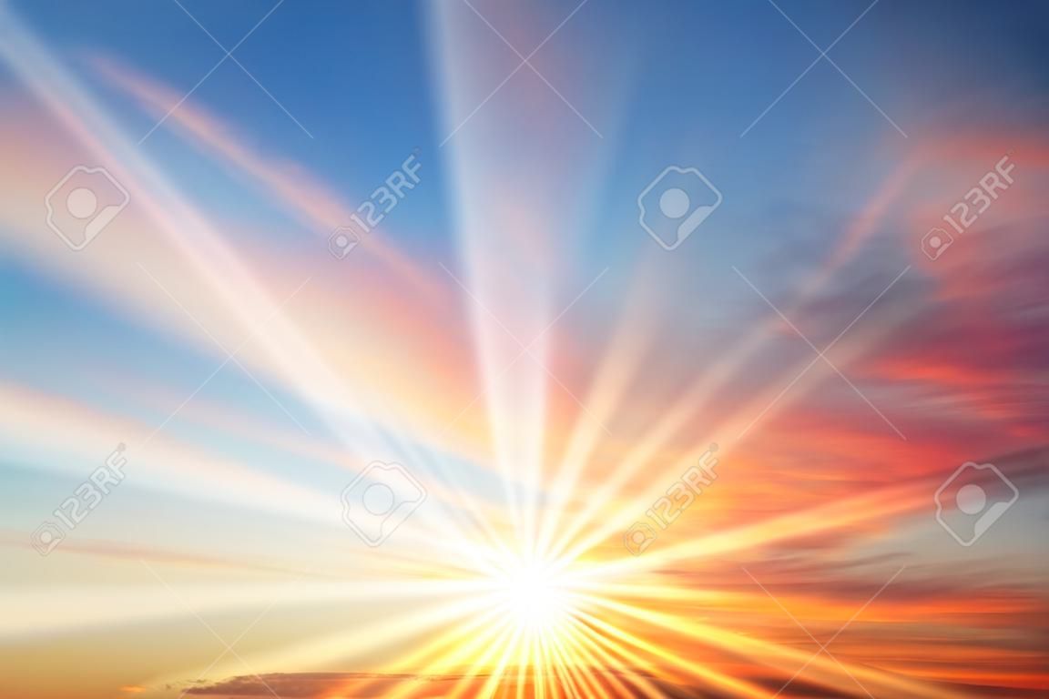 Coucher de soleil lever du soleil avec des nuages, des rayons de lumière et autres effets atmosphériques