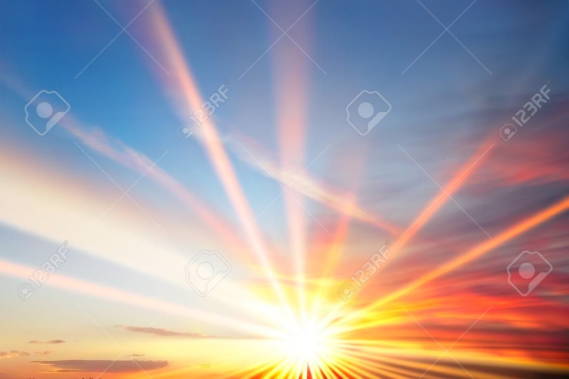 日没と日の出雲、光線や他の大気効果