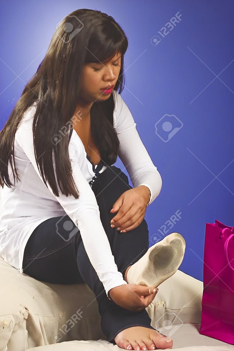 Mädchen mit den Fußschmerz