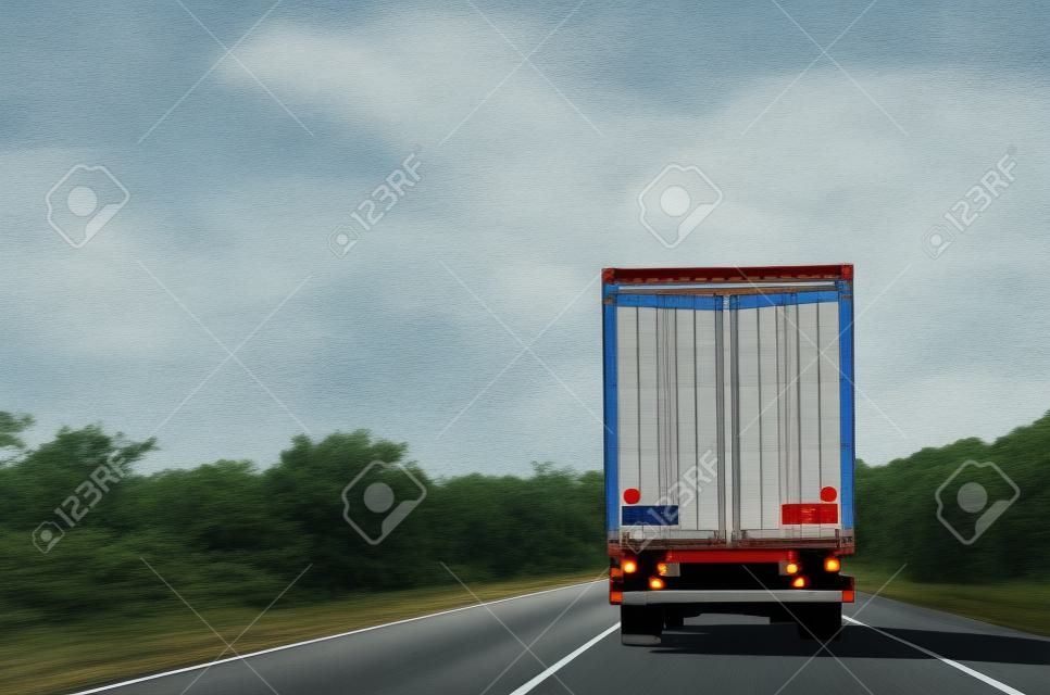 Güterverkehr auf spurigen Autobahn