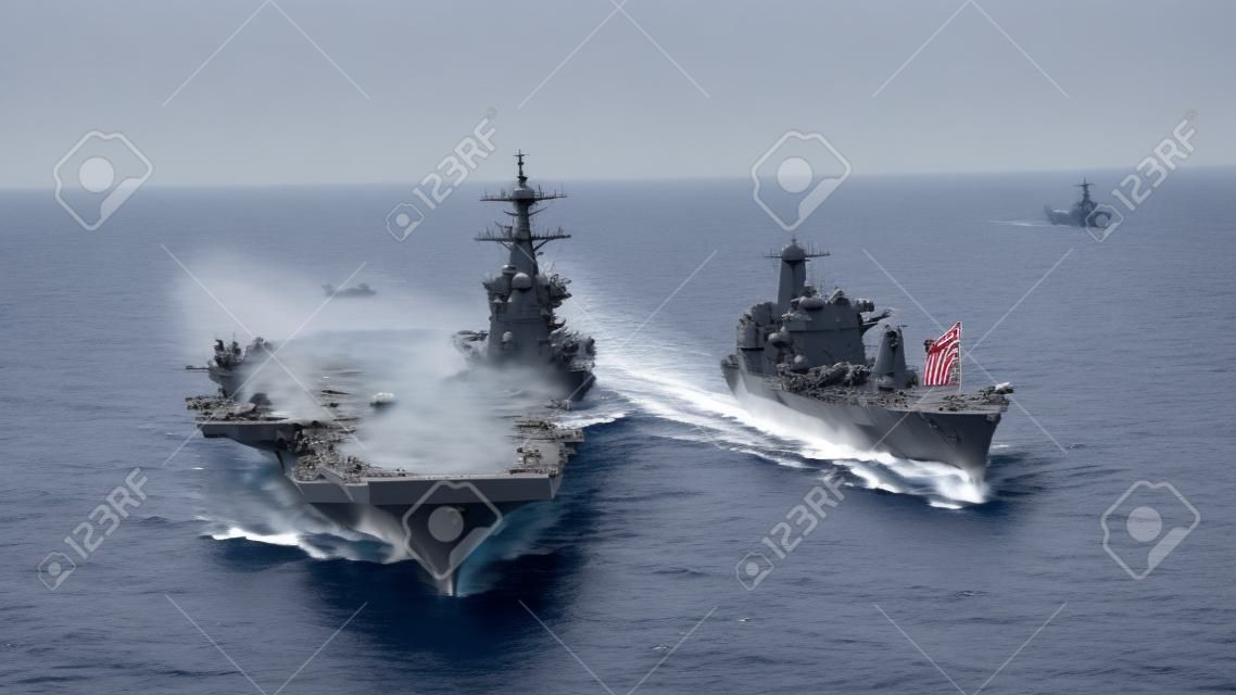 Una marina estadounidense cruzando el océano
