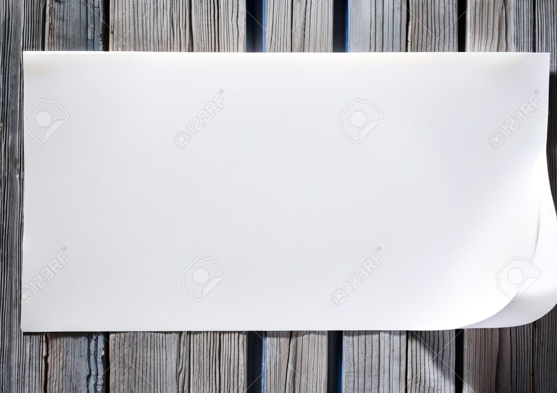 Foglio di carta come sfondo bianco