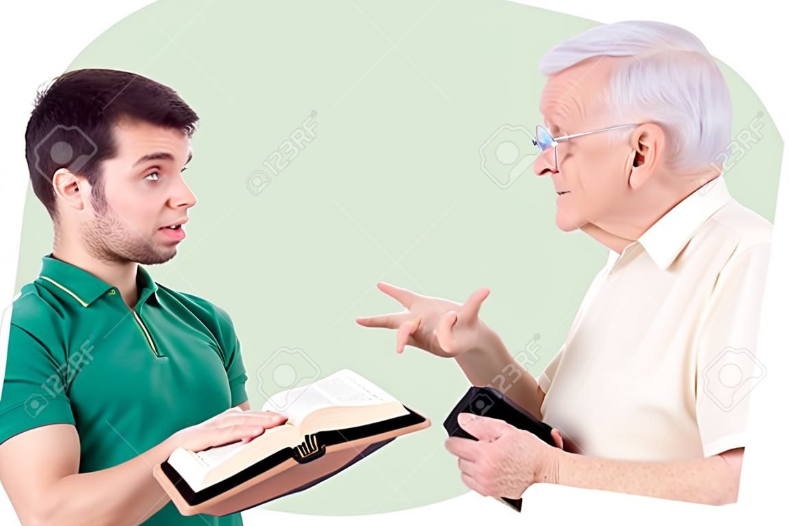 Młody ewangelista dzielenia słów Boga ze starego człowieka