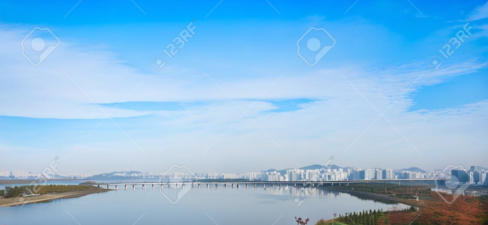 Paysage d'automne de la rivière Han à Séoul, Corée du Sud en 2020.