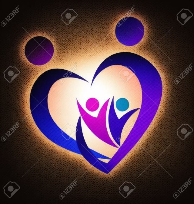 Unione familiare in un logo a forma di cuore