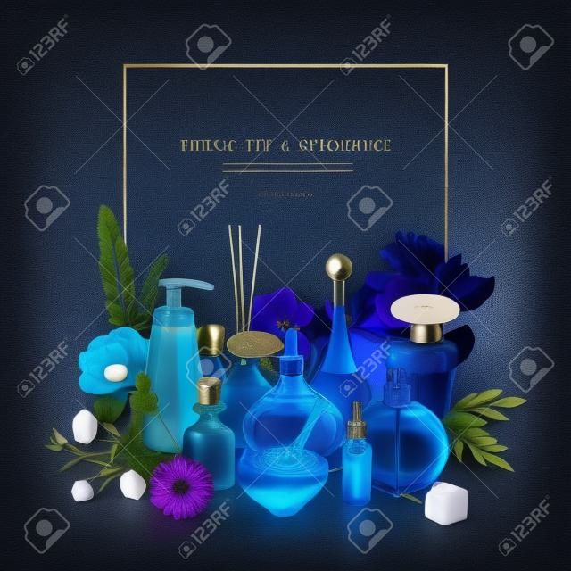 Telón de fondo cuadrado con perfume en botellas de vidrio decorativas de varias formas y tamaños, hermosas flores florecientes y lugar para texto sobre fondo azul oscuro.