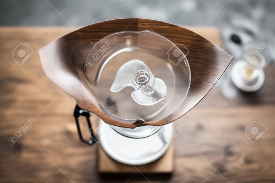 Brewign third wave coffee with chemex glass and drip kettle for pure flavor in good design on wooden table