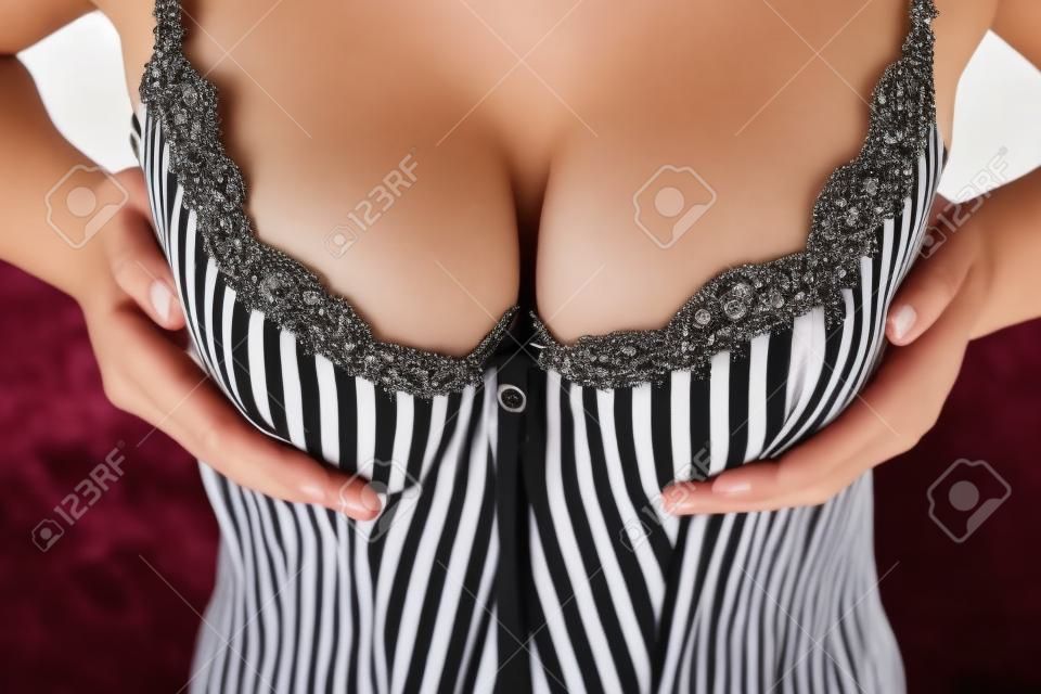 Le clivage de la femme aux gros seins