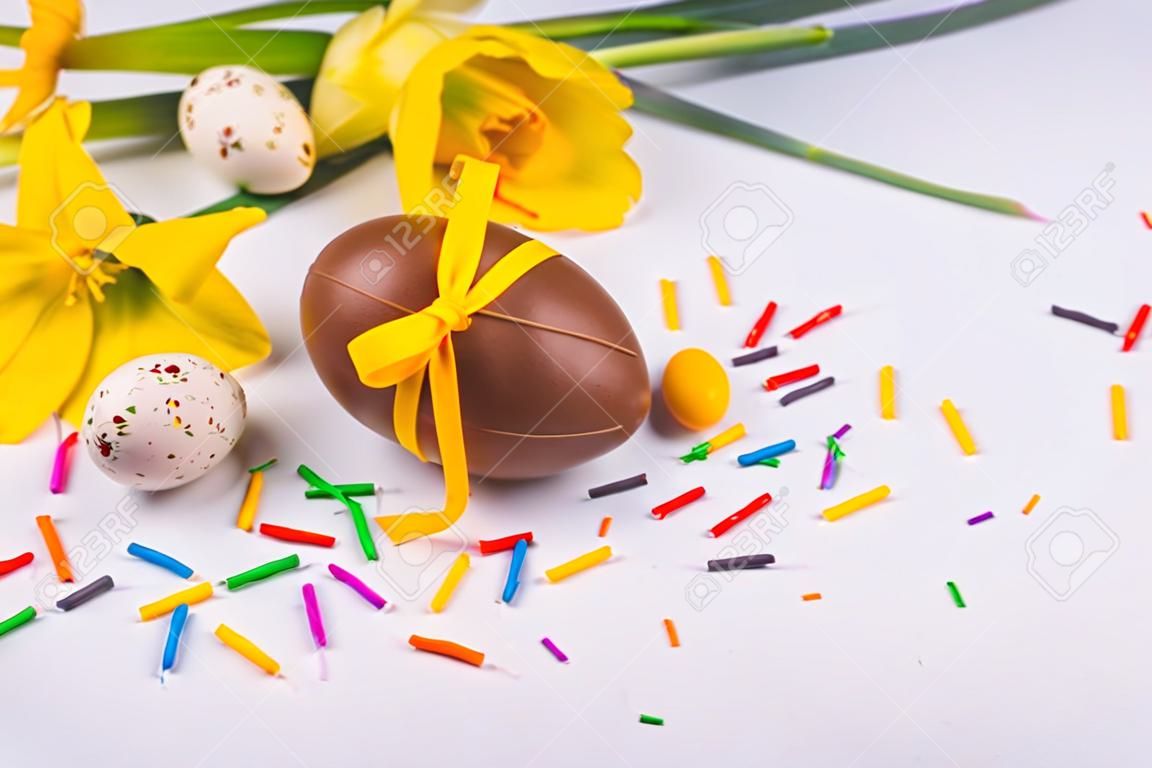 Easter background with flowers, eggs