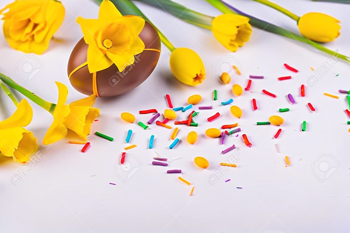 Easter background with flowers, eggs