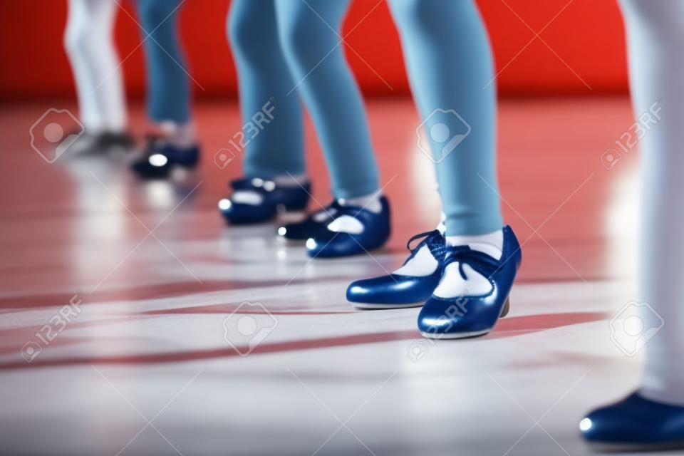 Close Up Of Feet Dans Tap Dancing Class pour enfants