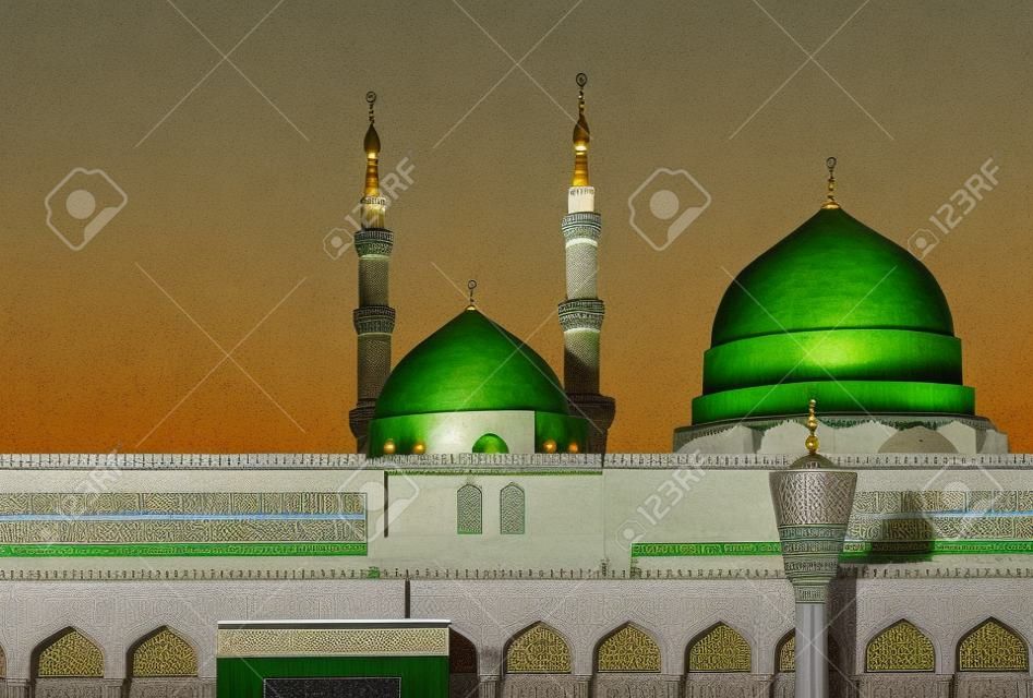 Vue extérieure de minarets et le dôme vert d'une mosquée enlevé le composé.