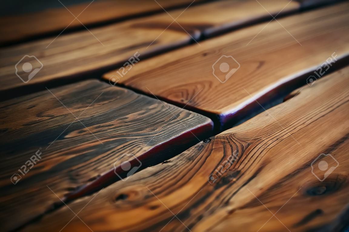Direkt über der Ansicht des hölzernen Hintergrunds stehen Holztischbretter, die als Hintergrund oder Textur verwendet werden können