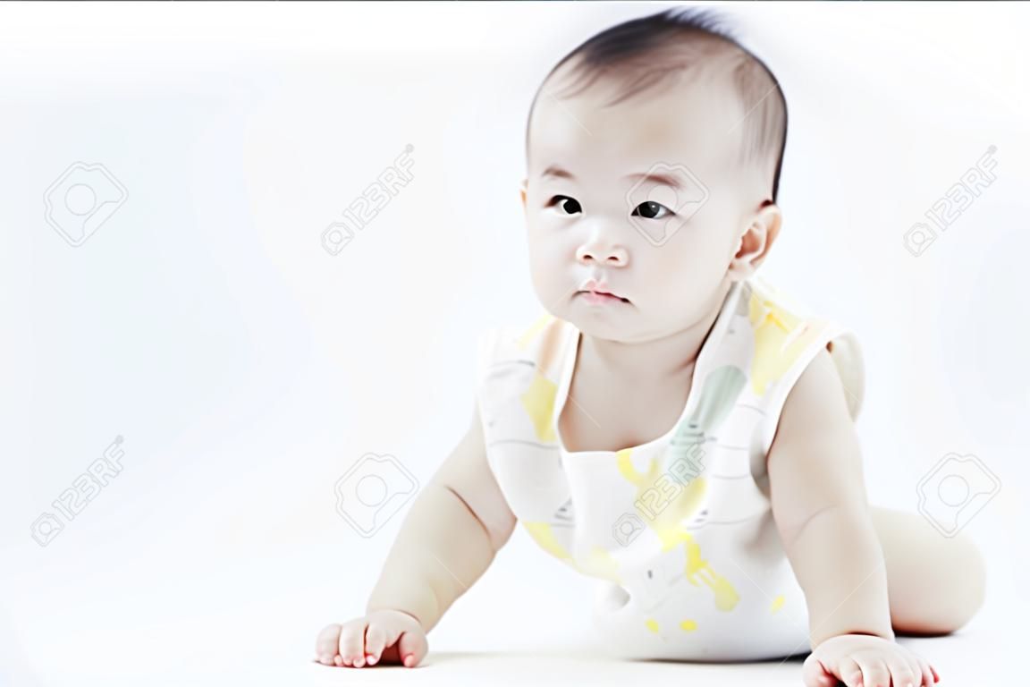 愛らしい赤ちゃんの明るい肖像画