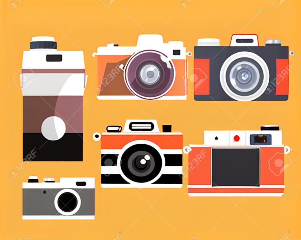 Set aus realistischer Vintage-Retro-Kamera und digitaler Fotokamera. Vektorillustration auf orangefarbenem Hintergrund.