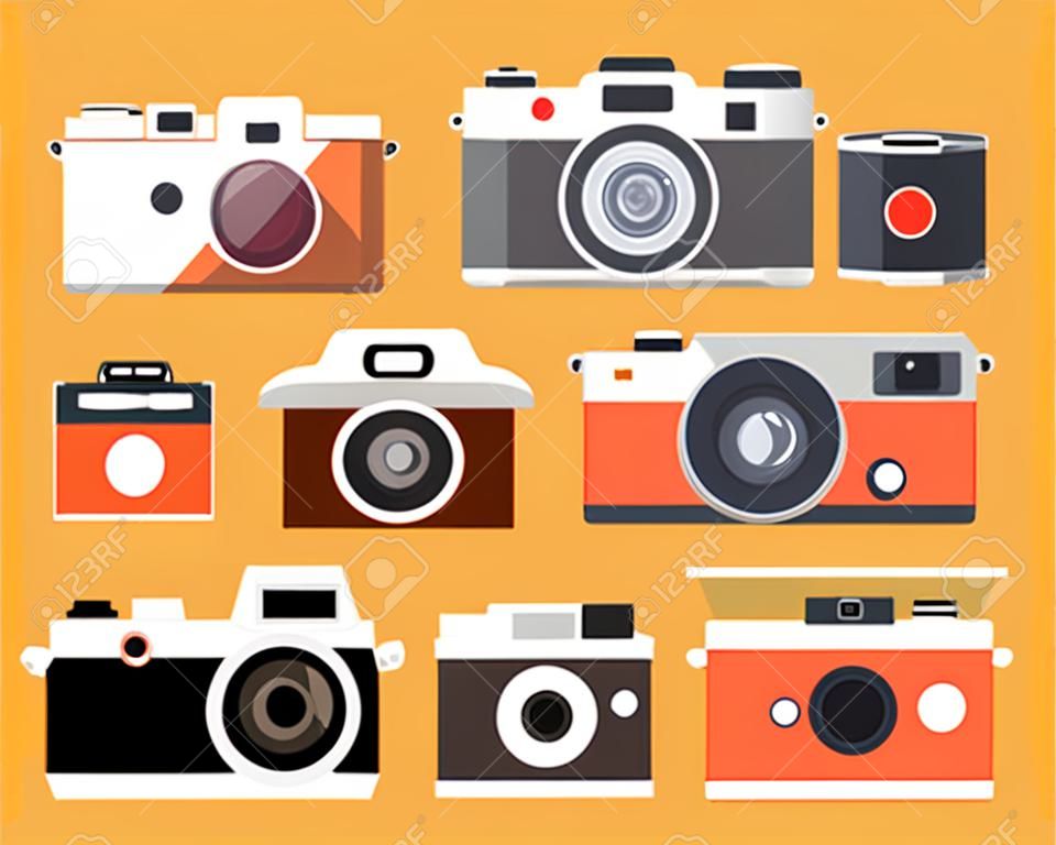 Set aus realistischer Vintage-Retro-Kamera und digitaler Fotokamera. Vektorillustration auf orangefarbenem Hintergrund.