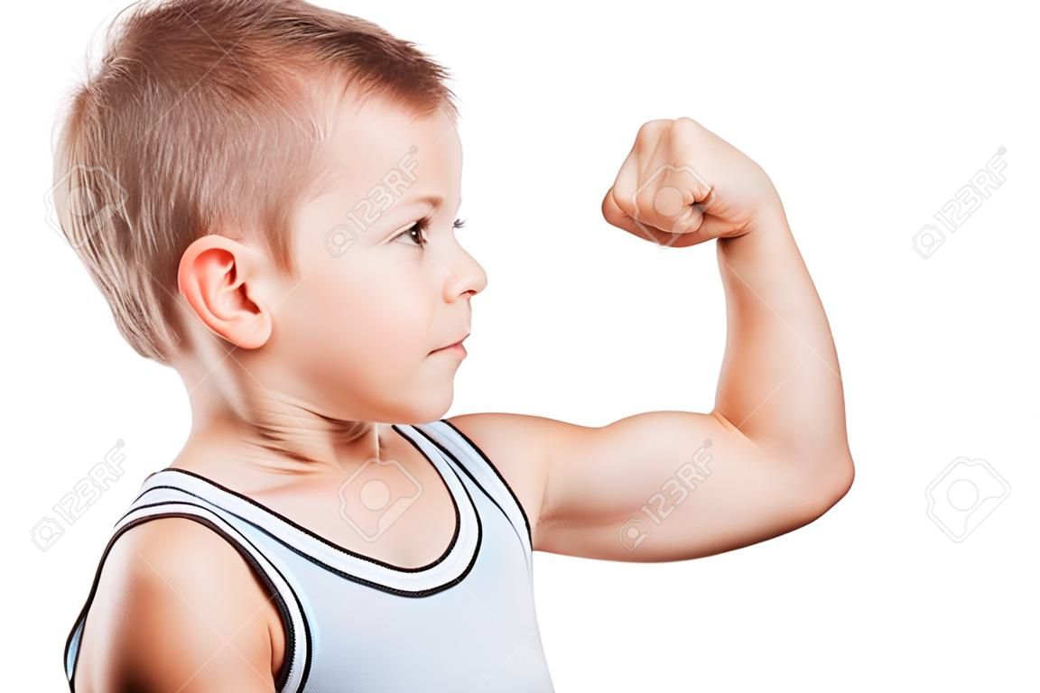 Schoonheid glimlachen sport kind jongen tonen zijn hand biceps spieren kracht wit geïsoleerd