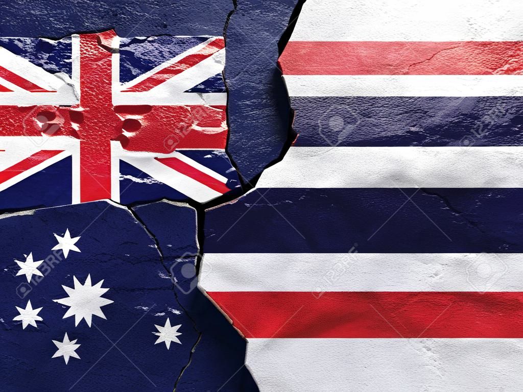 Thailand en Australië vlaggen op gebarsten beton (Internationaal conflict concept)