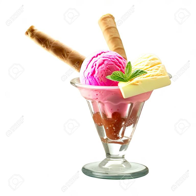 Crème glacée au sundae tasse sur fond blanc