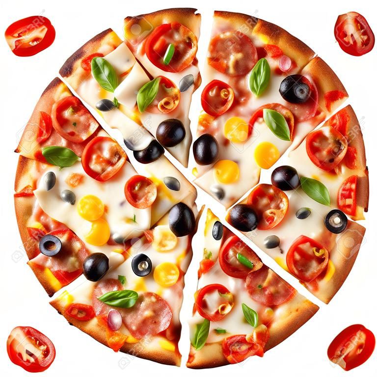 Mixed Pizza von oben auf weißem Hintergrund
