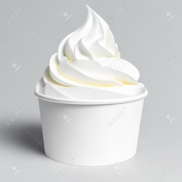 Blank Paper Cup mit Vanille-Softeis auf weißem Hintergrund