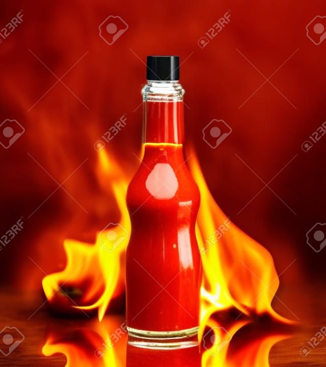Molho de pimenta quente na chama