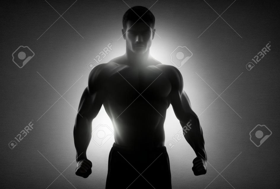 Dunkle Silhouette eines starken Mannes auf weißem Hintergrund. Zuversichtlich junge Fitness Mann mit starken Händen und ballte die Fäuste. Clipping-Pfad im Inneren