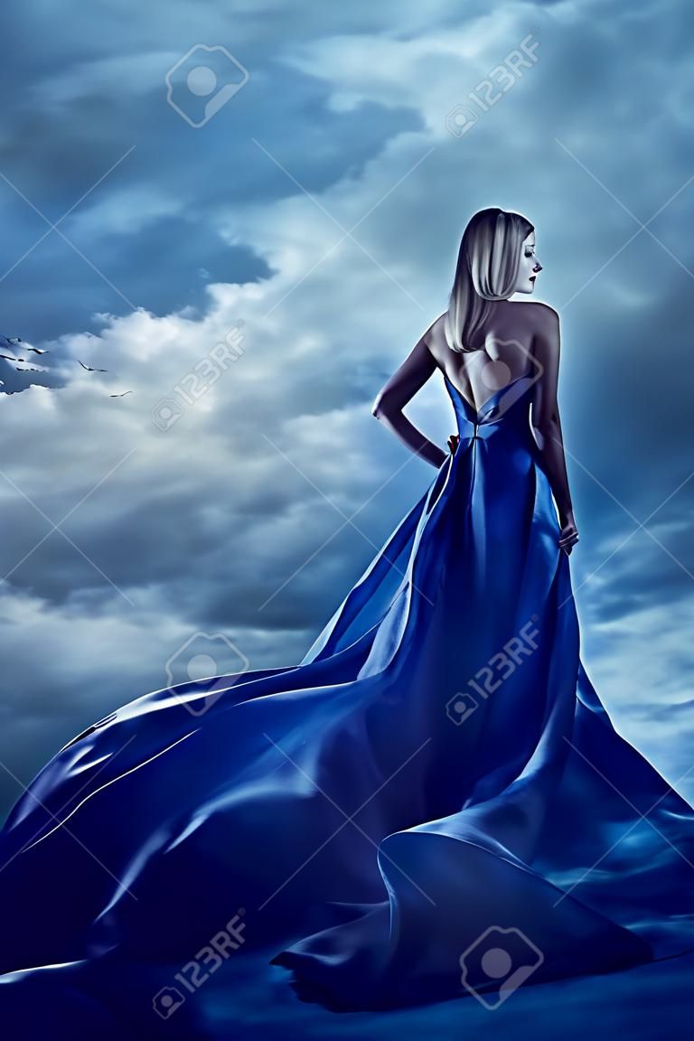 イブニング ドレス、女性のシルクのガウン、青い空、泊雲の上を飛んで布の女性バック肖像画
