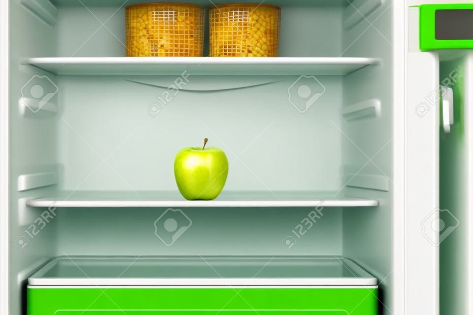 Pomme verte sur l'étagère du réfrigérateur vide ouvert. Concept de régime de perte de poids.