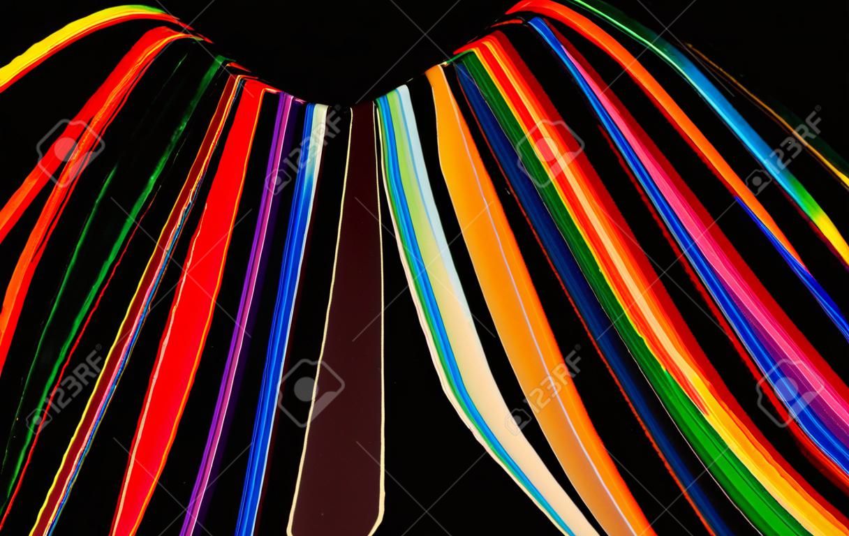 bunte Farbleitsystem auf schwarzem Hintergrund mit Kopie Raum