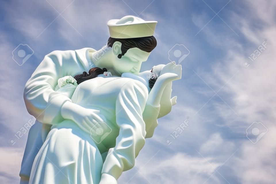 Bezwarunkowe żeglarz Surrender i pielęgniarka rzeźba san diego