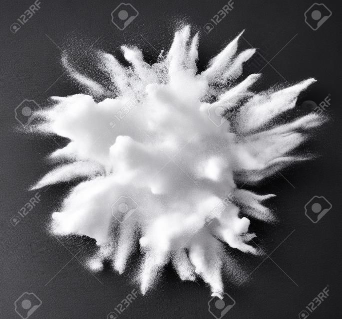Esplosione di polvere bianca isolato su sfondo nero