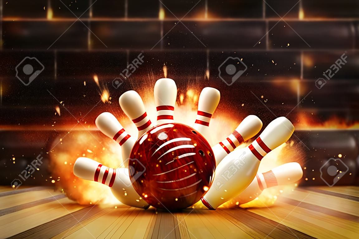 La grève de bowling a frappé avec une explosion de feu. Concept de succès et de victoire.