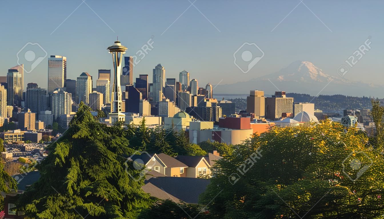 Beautiful panoramic view of Seattle skyline seen from Kerry Park on a sunny day with blue sky with famous Mount Rainier in the background in summer, Washington State, United States of America