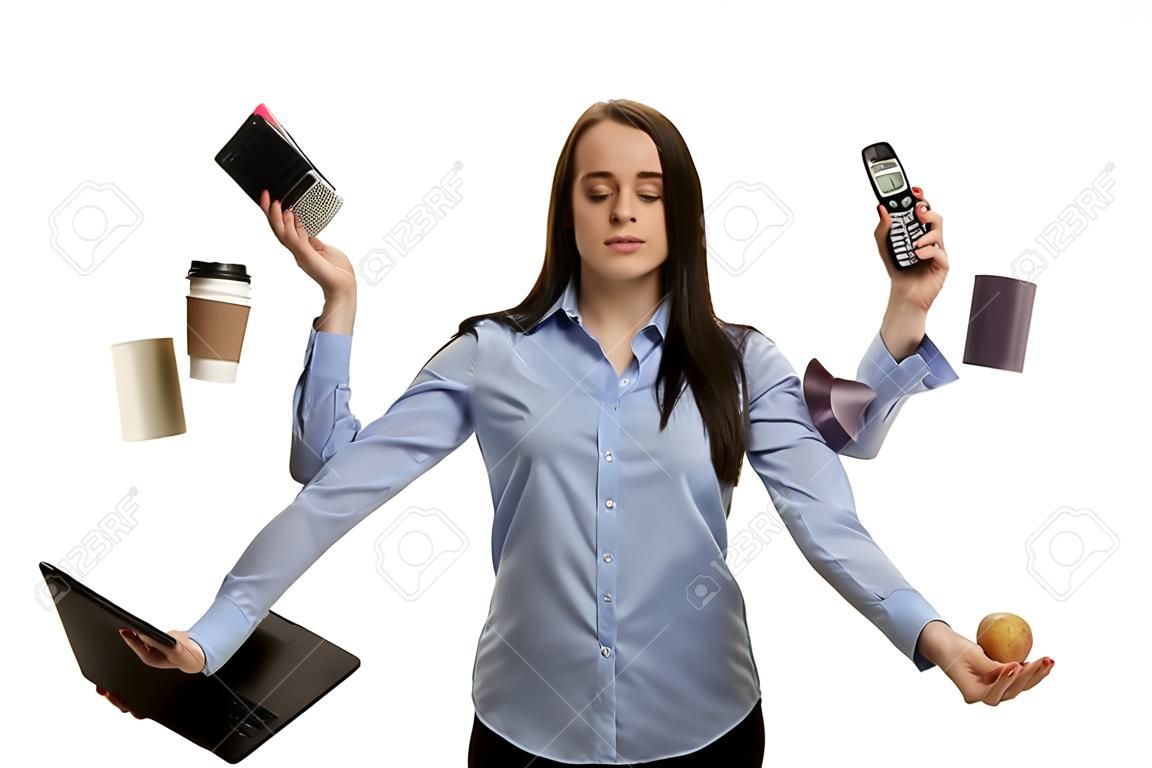 Birçok kolları multitasking konsepti ile meşgul kadın