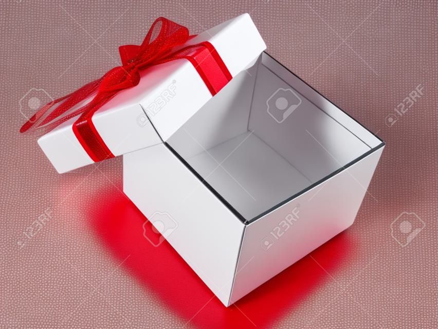 Vacío, Caja Abierta, regalo rojo con tapa y el arco en blanco