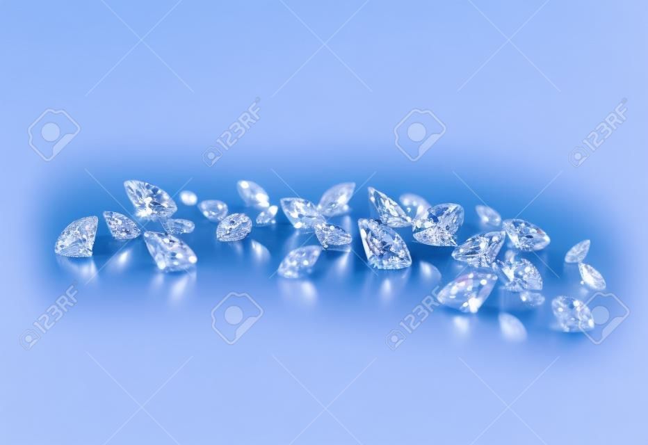 Diamants isolé sur fond blanc