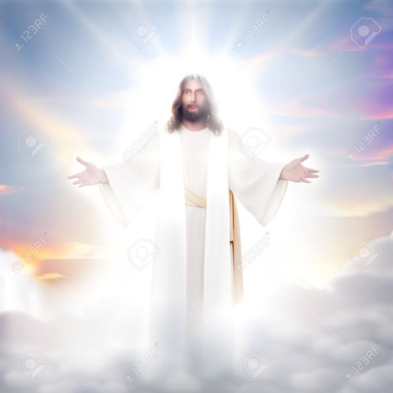 Jesús resucitado en nubes celestiales con luz luminosa