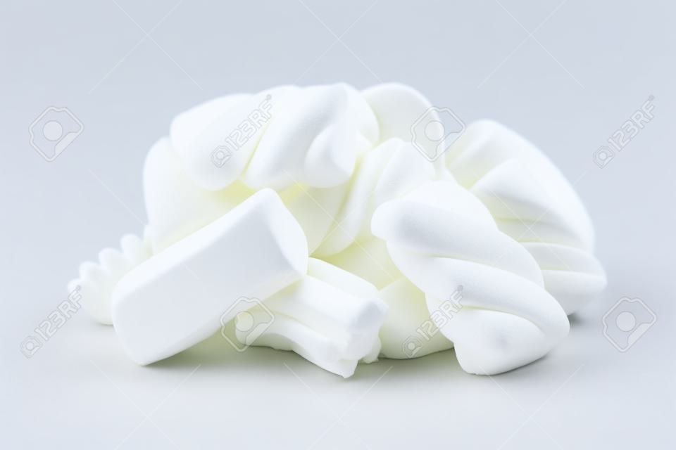 在白色背景的甜蜜的棉花糖